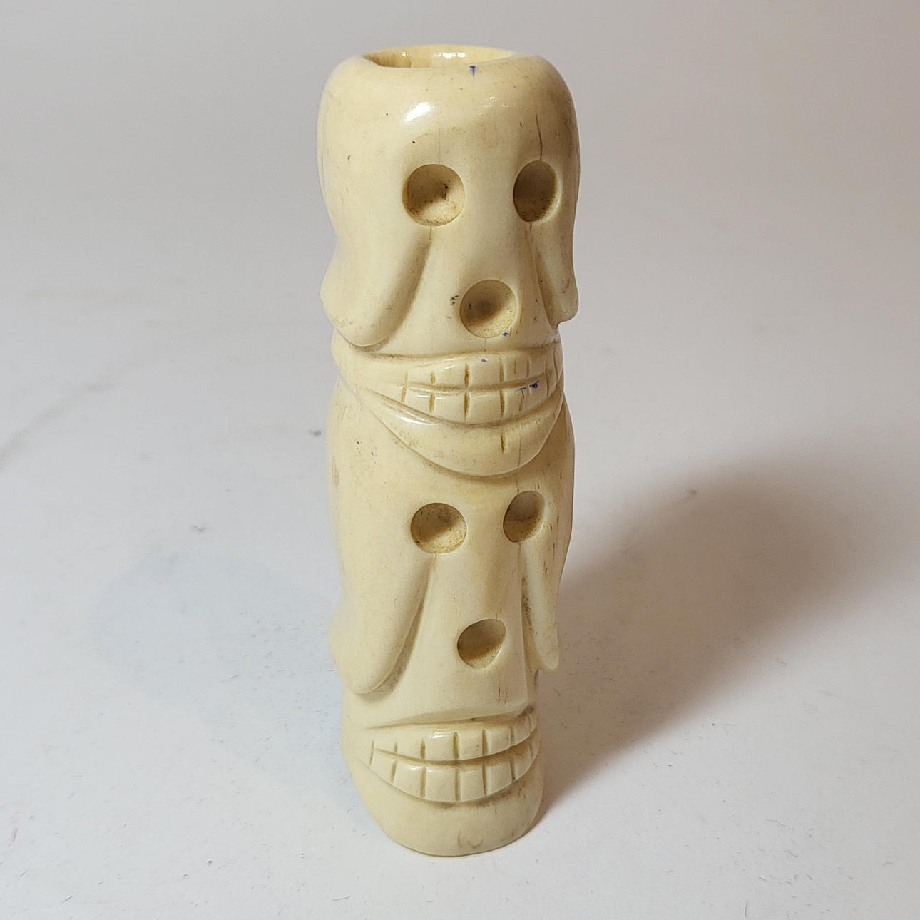 AFRICAN AMULET. CARVED BONE.