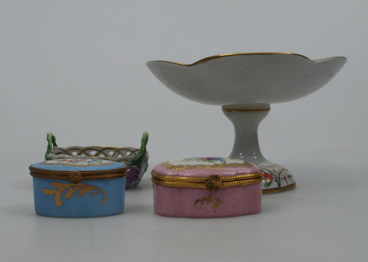 PARTI PORSLINSFÖREMÅL, 4 delar, Dresden och Limoges.