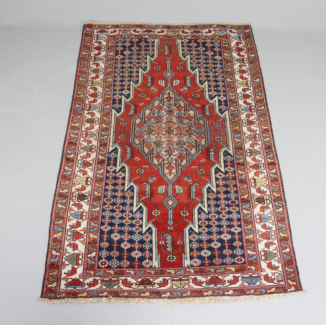 MATTA, Iran, 200 x 130 cm.