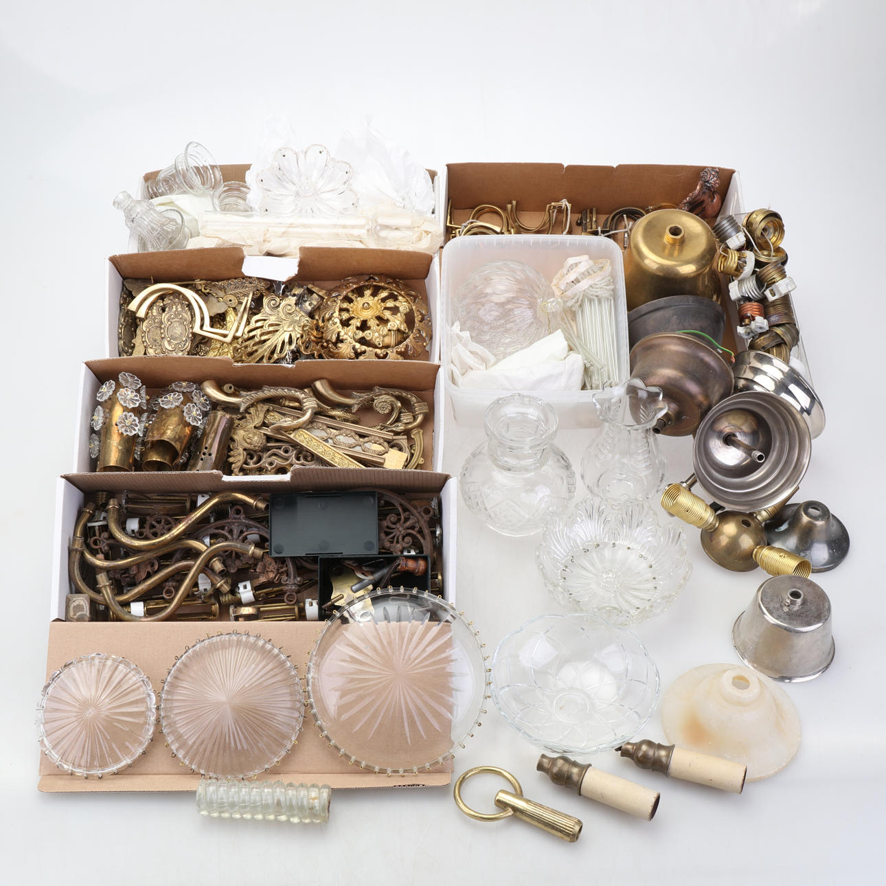 LAMPDELAR, parti, glas, mässing m.m.