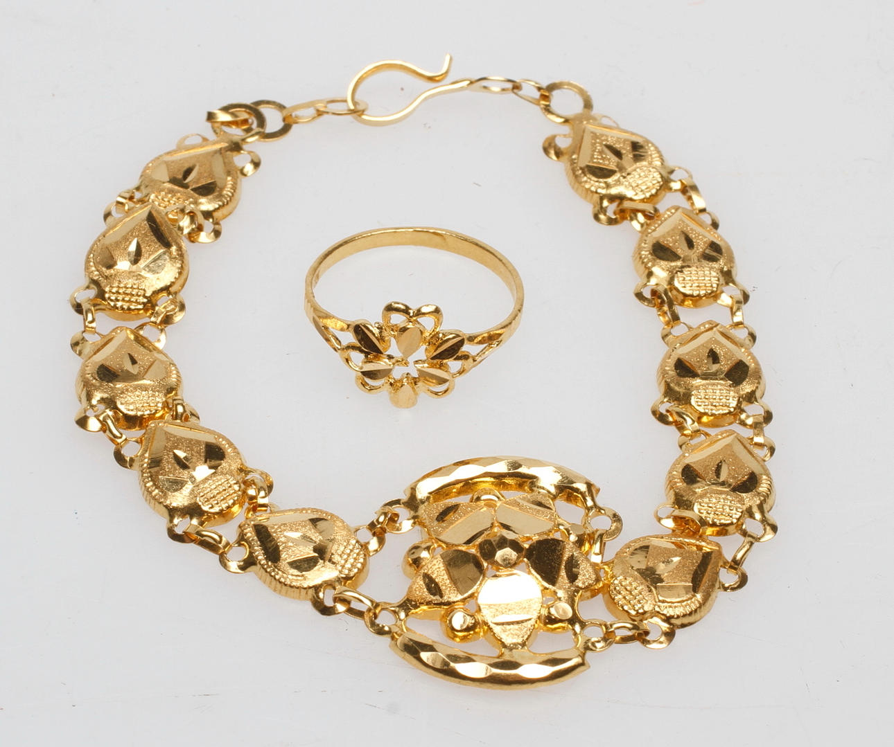 ARMBAND SAMT RING, 21k guld, vikt ca 8,5 gr.