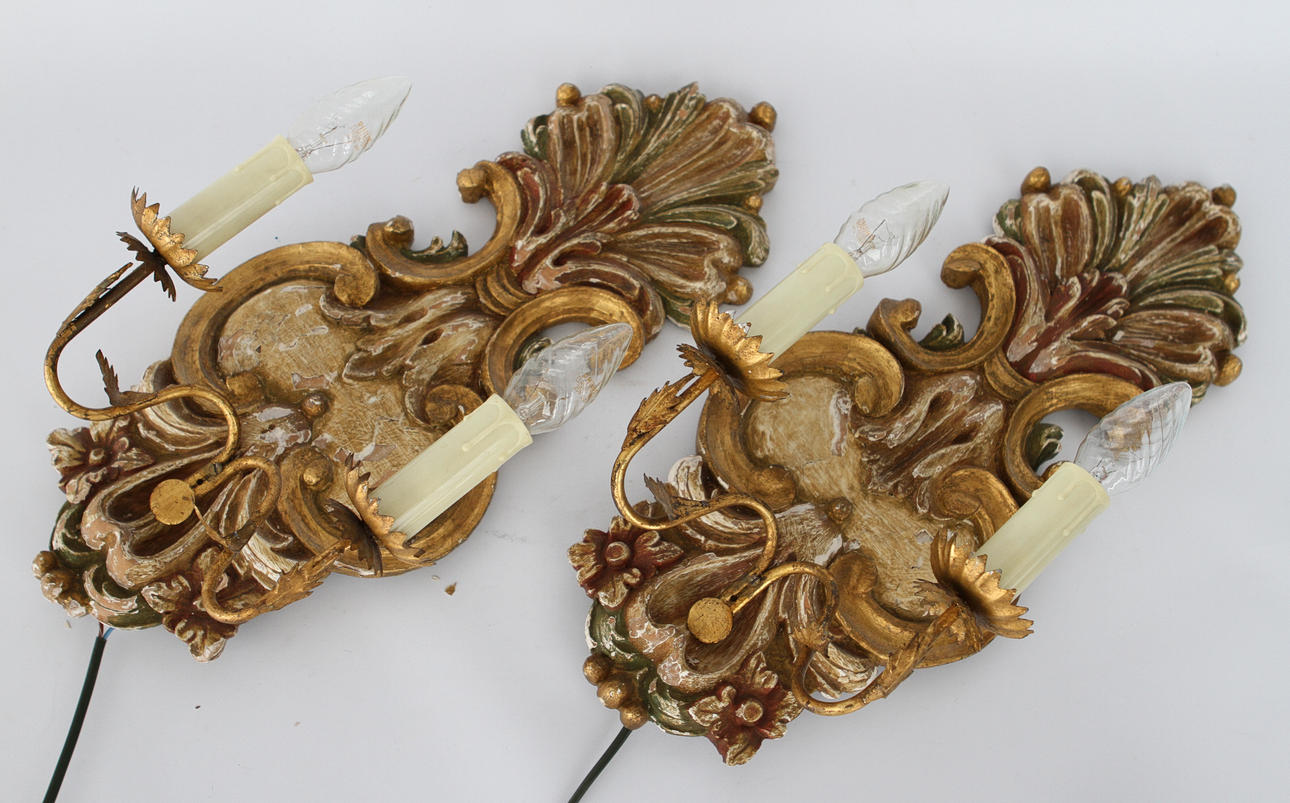 VÄGGLYSTRAR, ett par, rokokostil, 1900-tal.