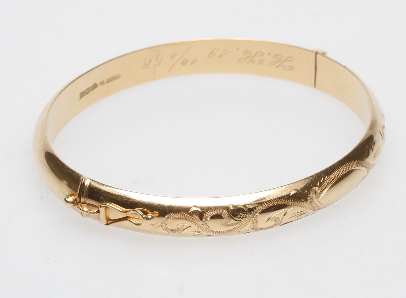 STEL ARMRING, 18k guld, vikt ca 13,3 gr.