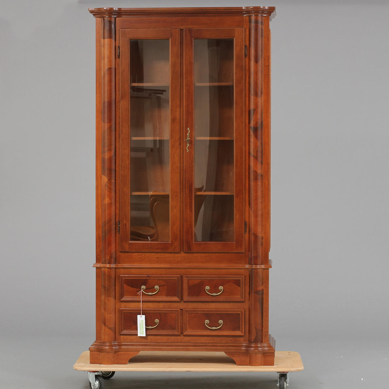 VITRINSKÅP, 1900-tal.