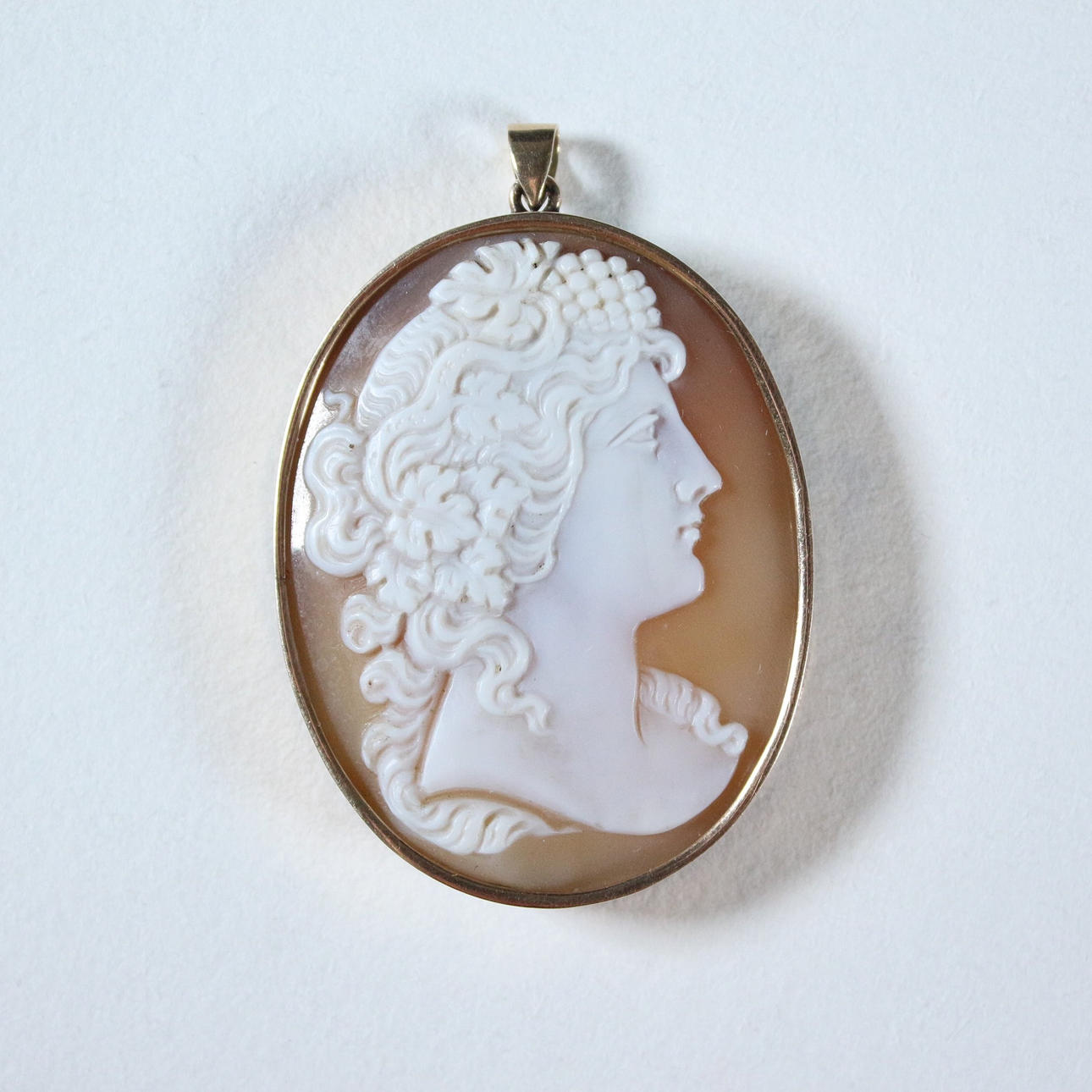 'Bacchante' mussla pärla, 585 guld.