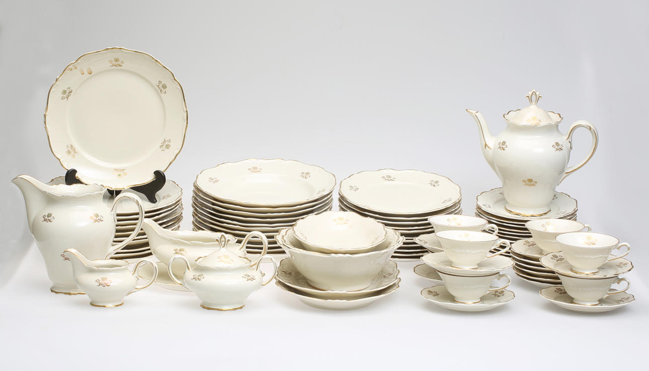 SERVIS, 73+2 delar, Porslin, Karlskrona, "Lilly", 1940/50-tal.