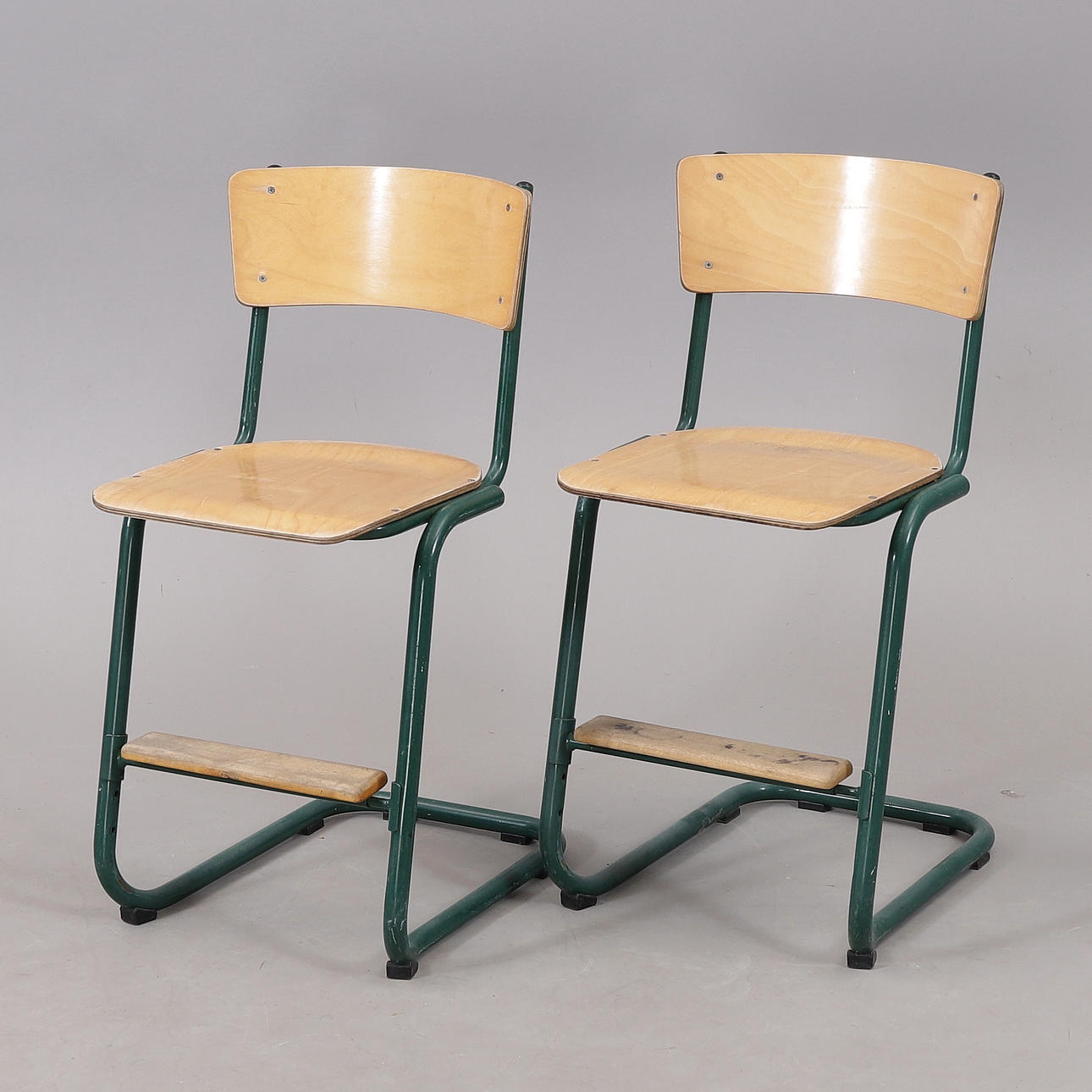 SKOLSTOLAR, ett par, 1900-tal.