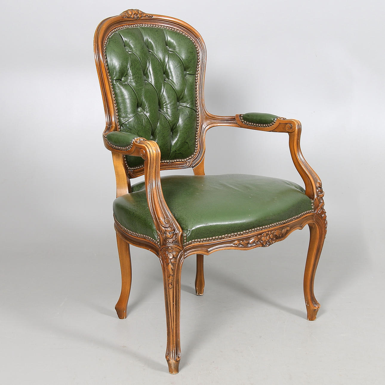 KARMSTOL, Rokokostil. 1900-talets mitt.