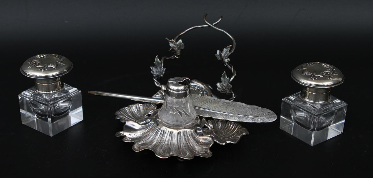 SKRIVSTÄLL samt BLÄCKHORN, 2 st, silver.