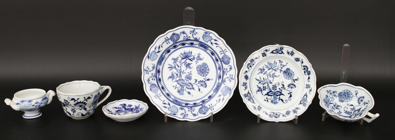 SERVISDELAR, 16 st, porslin, 1900-tal.