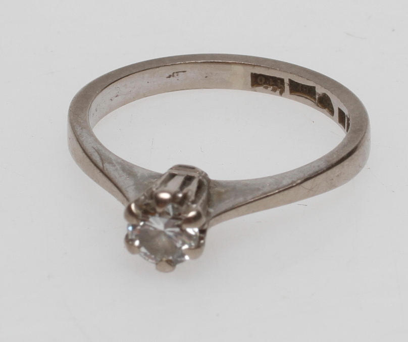 VITGULDSRING MED DIAMANT 0.28 CT, 18k guld.