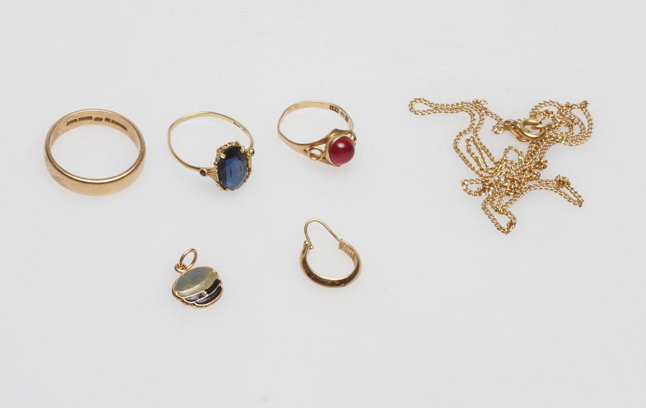 GULDSMYCKEN, 18k guld, vikt ca 13,2 gr.