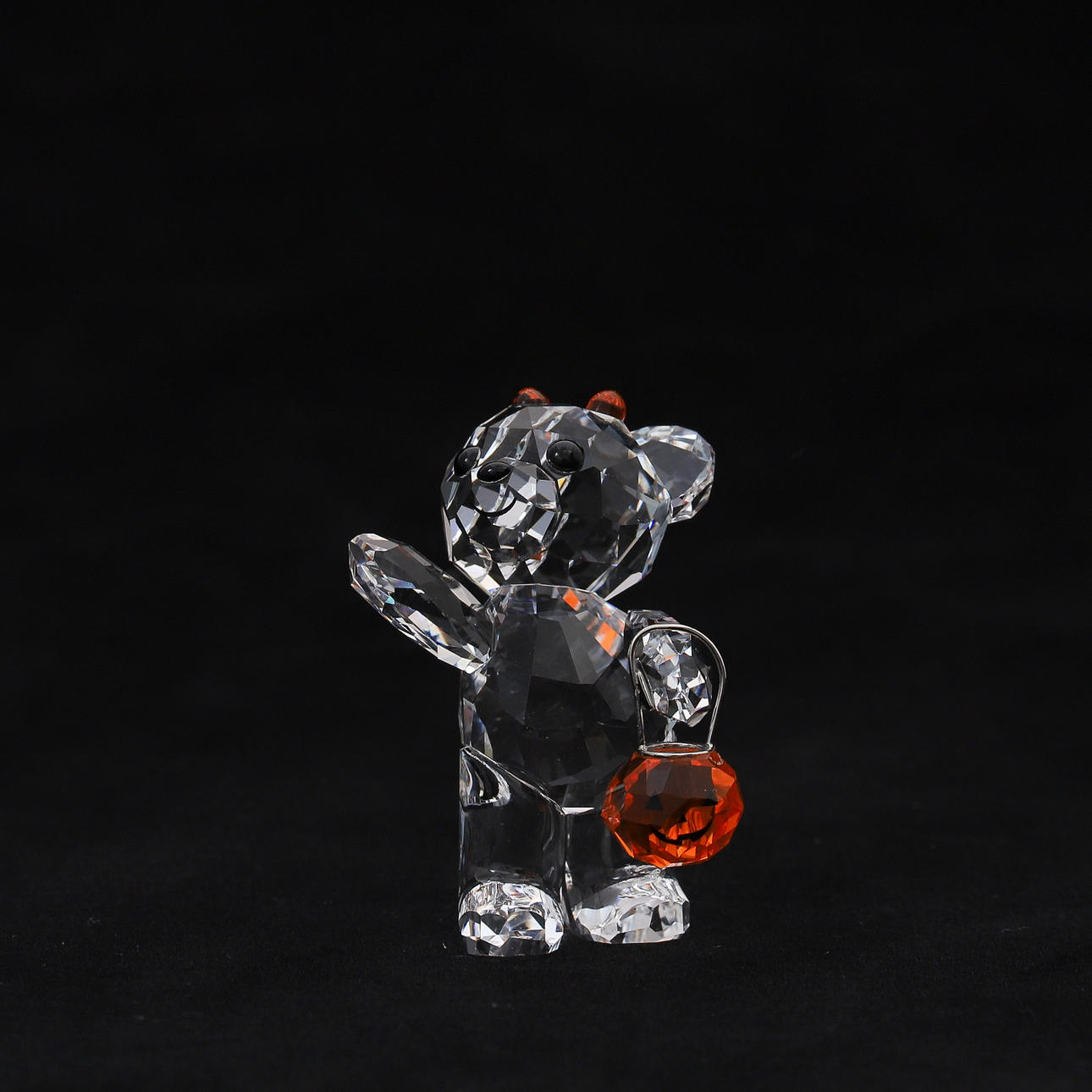 SWAROVSKI: KRIS BJØRN - HALLOWEEN (2011).