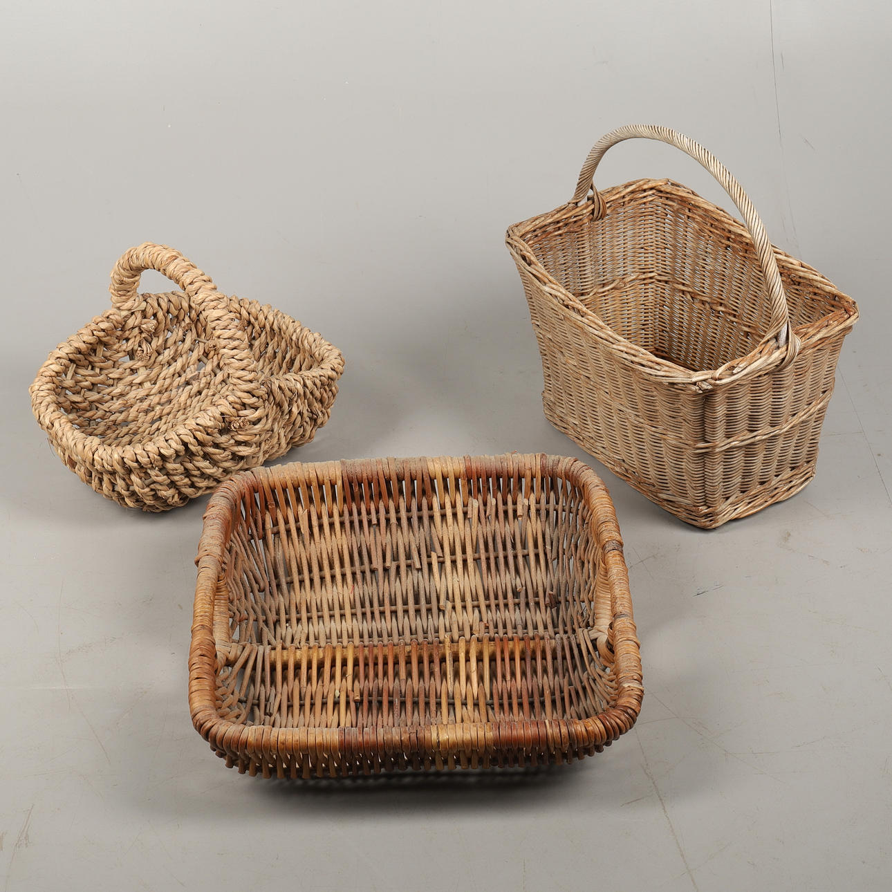 KOLME ERIlaista KORIA.