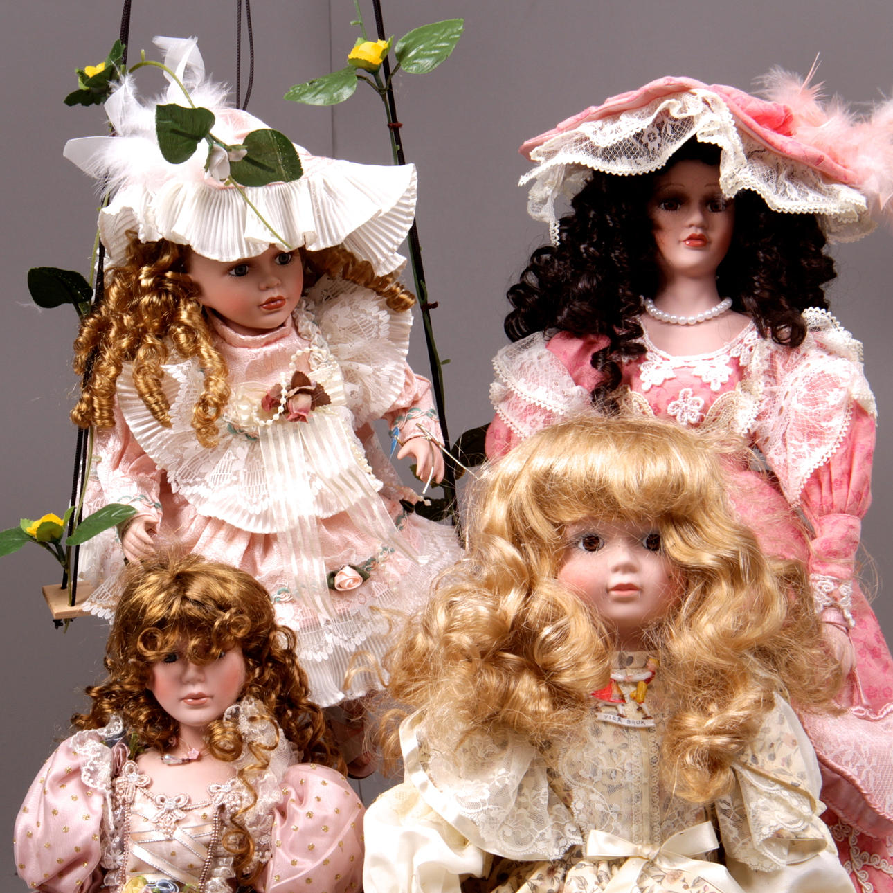 DOCKOR, 4 st. Porslin, 1900-tal.