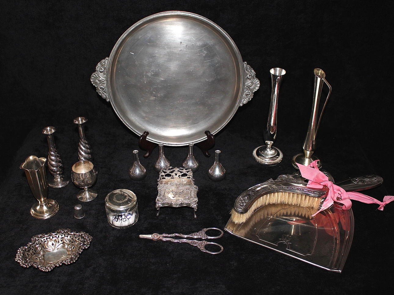 PARTI NYSILVER, 18 delar, två vaser stämplat silver.