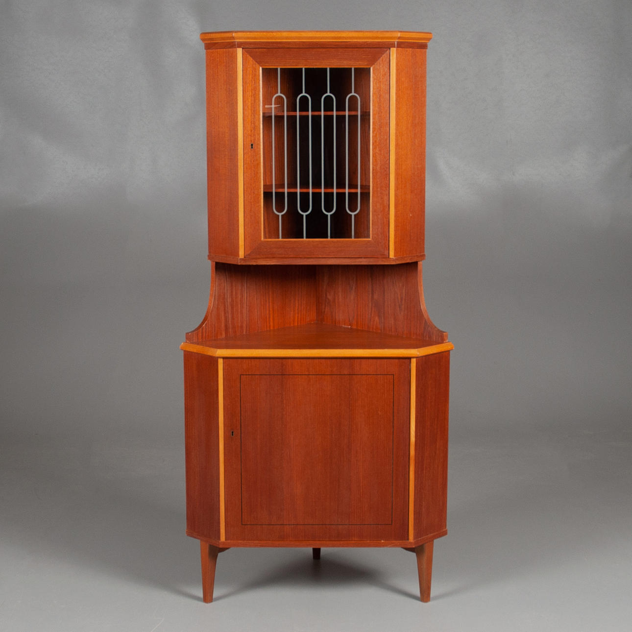HÖRNSKÅP. Teak, 70-tal.