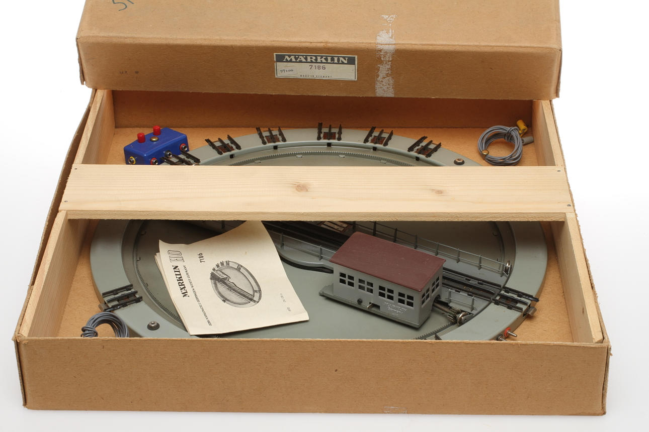 MÄRKLIN vändskiva 7186 i originalkartong med ställpult.
