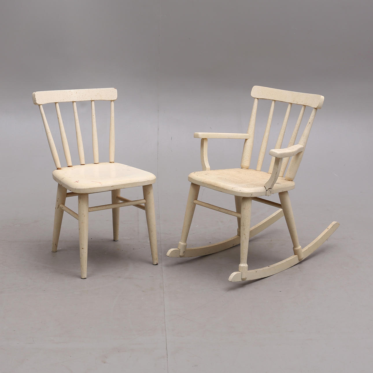 BARNSTOLAR, 2 st, gungstol/pinnstol, 1900-tal.