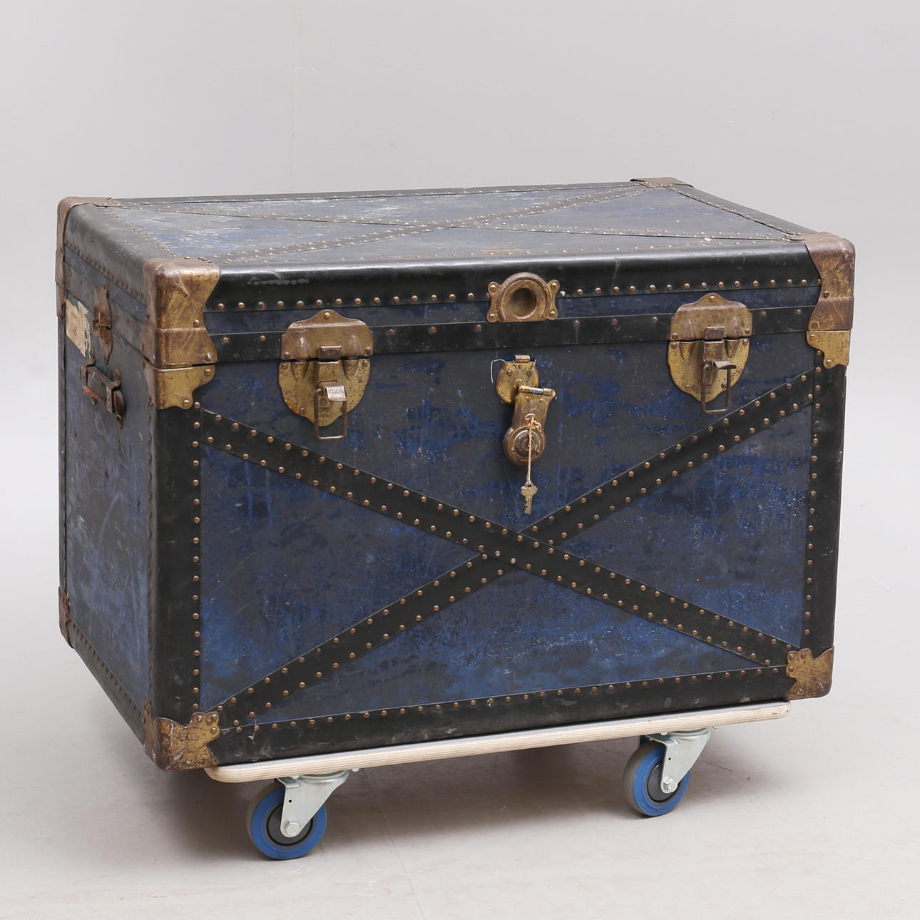 AMERIKAKOFFERT, Guaranteed Dependable Trunks, Newark.