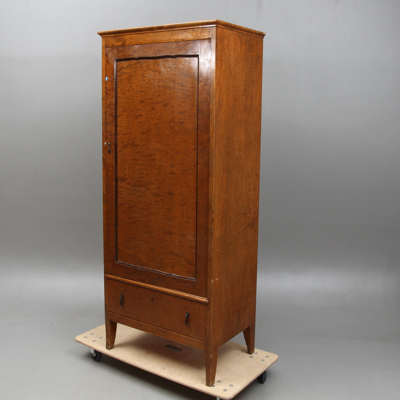 LINNESKÅP, 1900-talet första hälft.