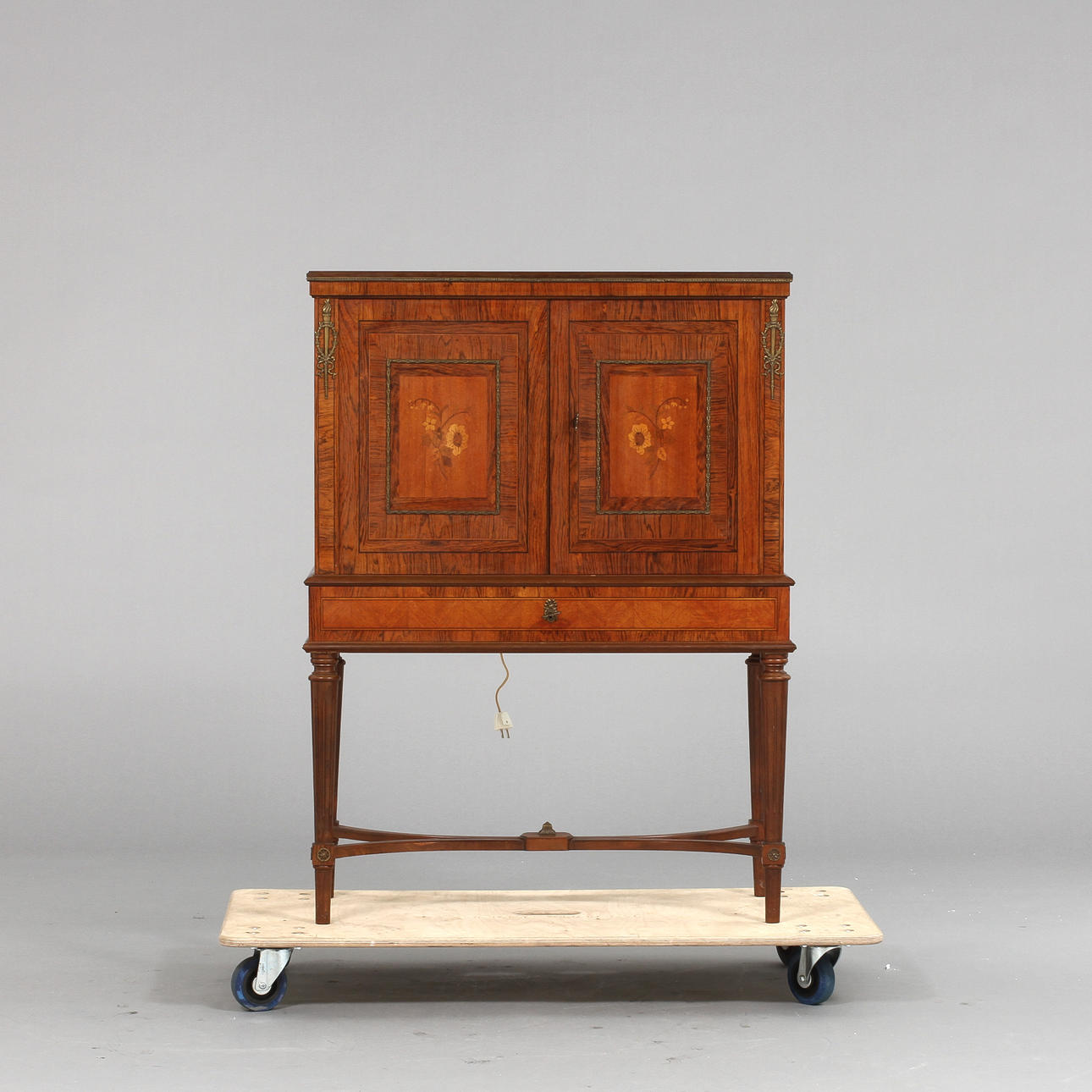 BARSKÅP, gustaviansk stil, 1900-tal.