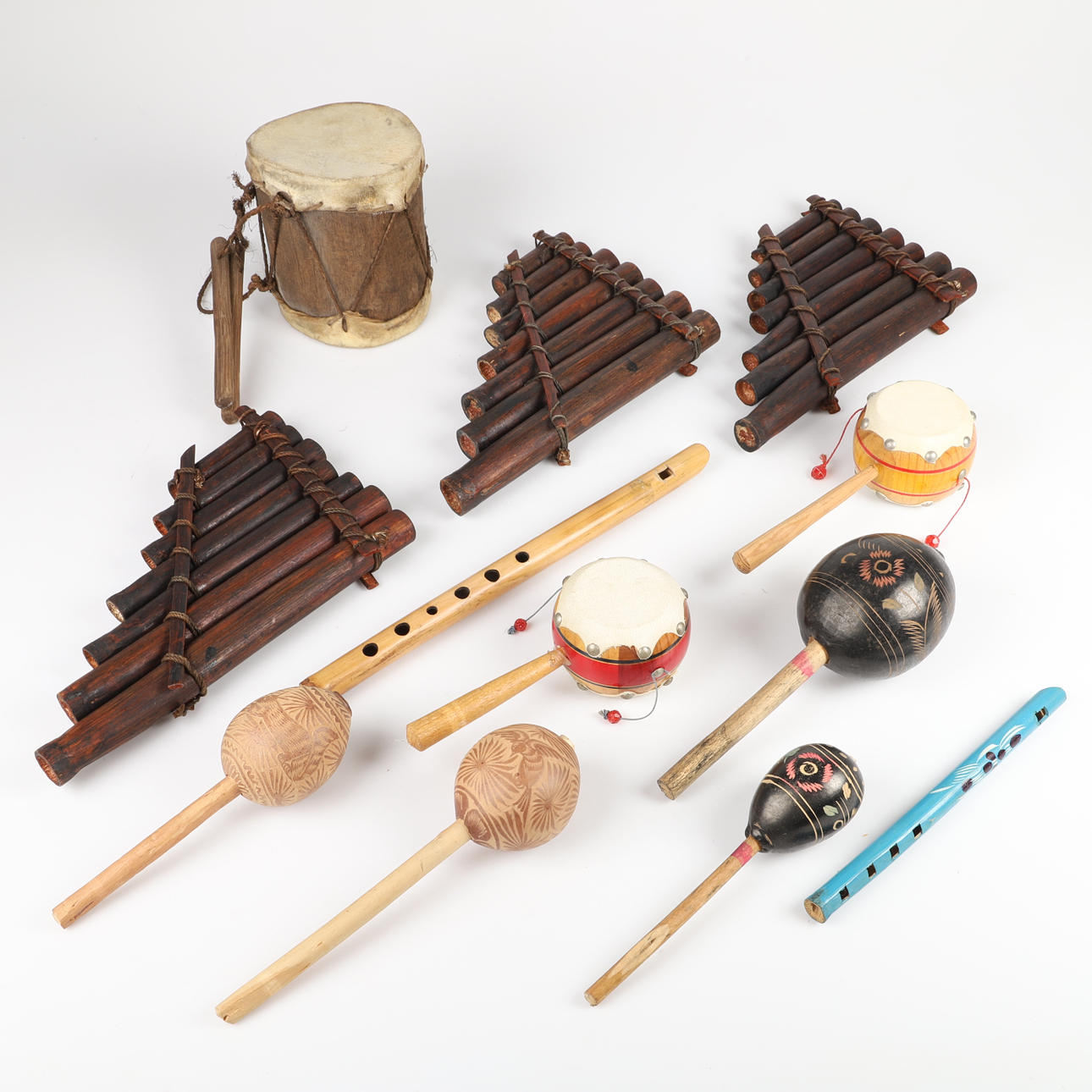 INSTRUMENTER, 11 stk., træ/læder, 1900-tallet.