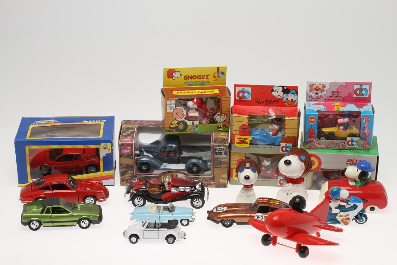 MODELLBILAR OCH SERIEFIGURER, bl.a. Polistil, CB toys, Playsam.