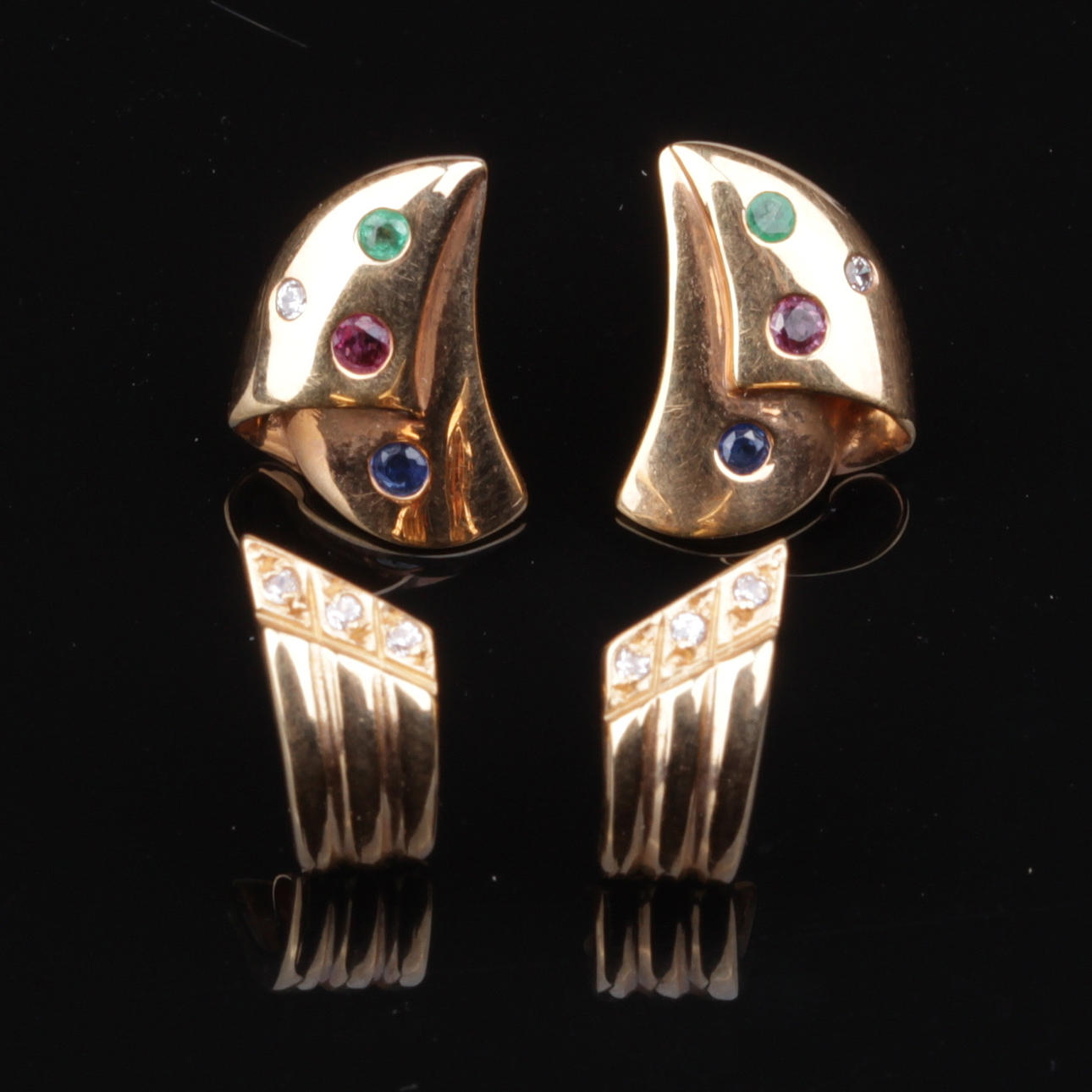 ÖRHÄNGEN, med stenar, två par, 18k guld, delvis Bengt Hallberg Guldsmeds AB, Köping.