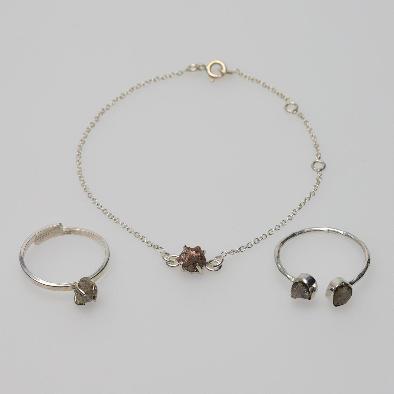 ARMBAND & RINGAR, sterlingsilver & oslipade diamanter.