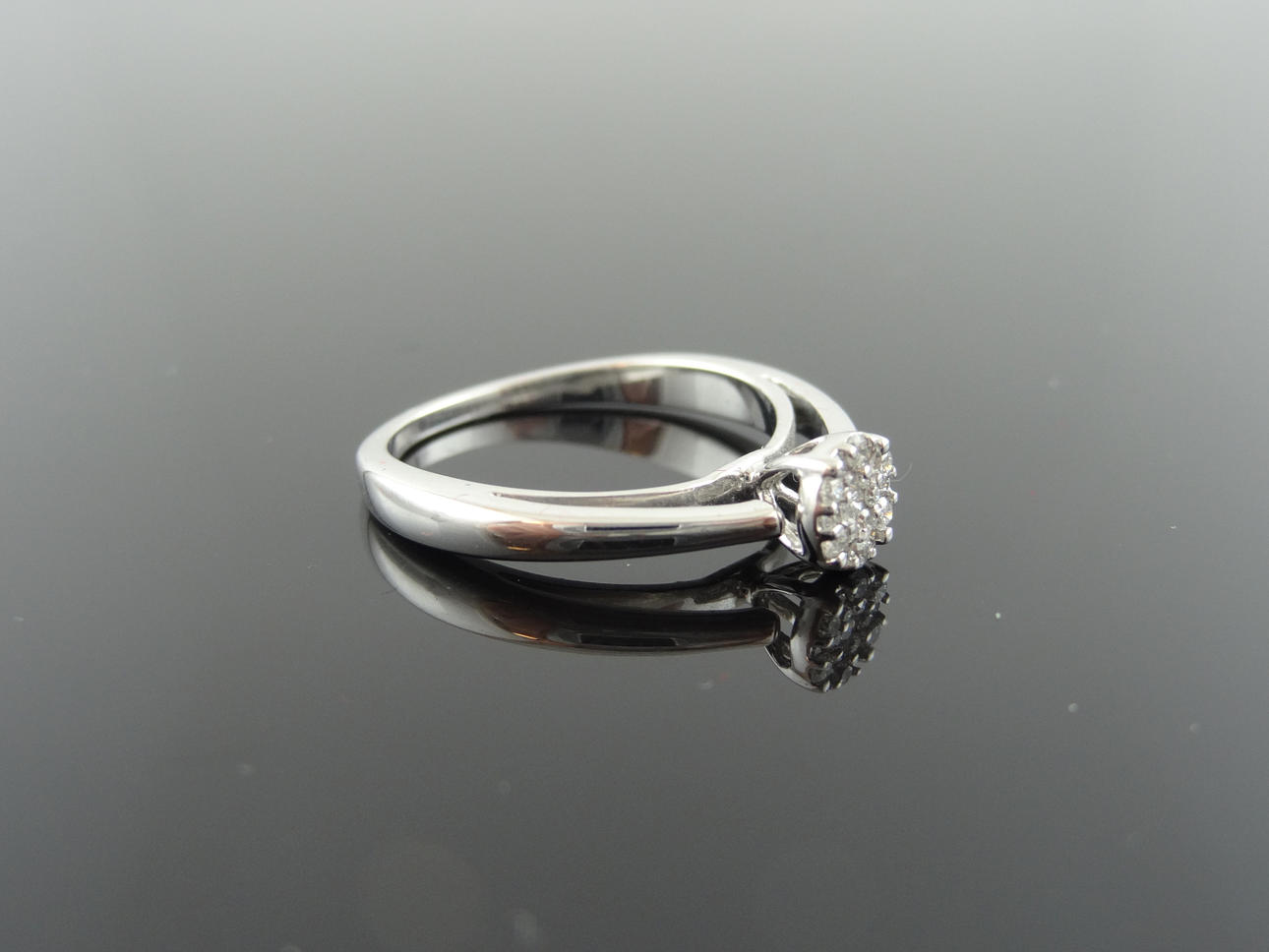 Kvinnors blomma Design diamantring 0,15cts 18 k guld.