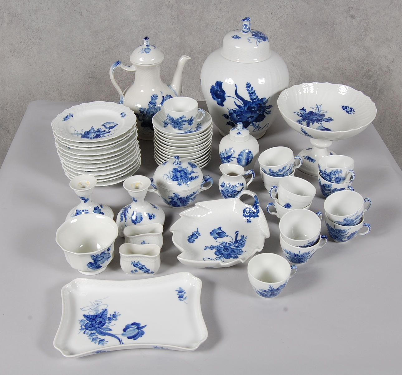 SERVISDELAR, Blå Blomster, Royal Copenhagen, 49 delar,1: sort.