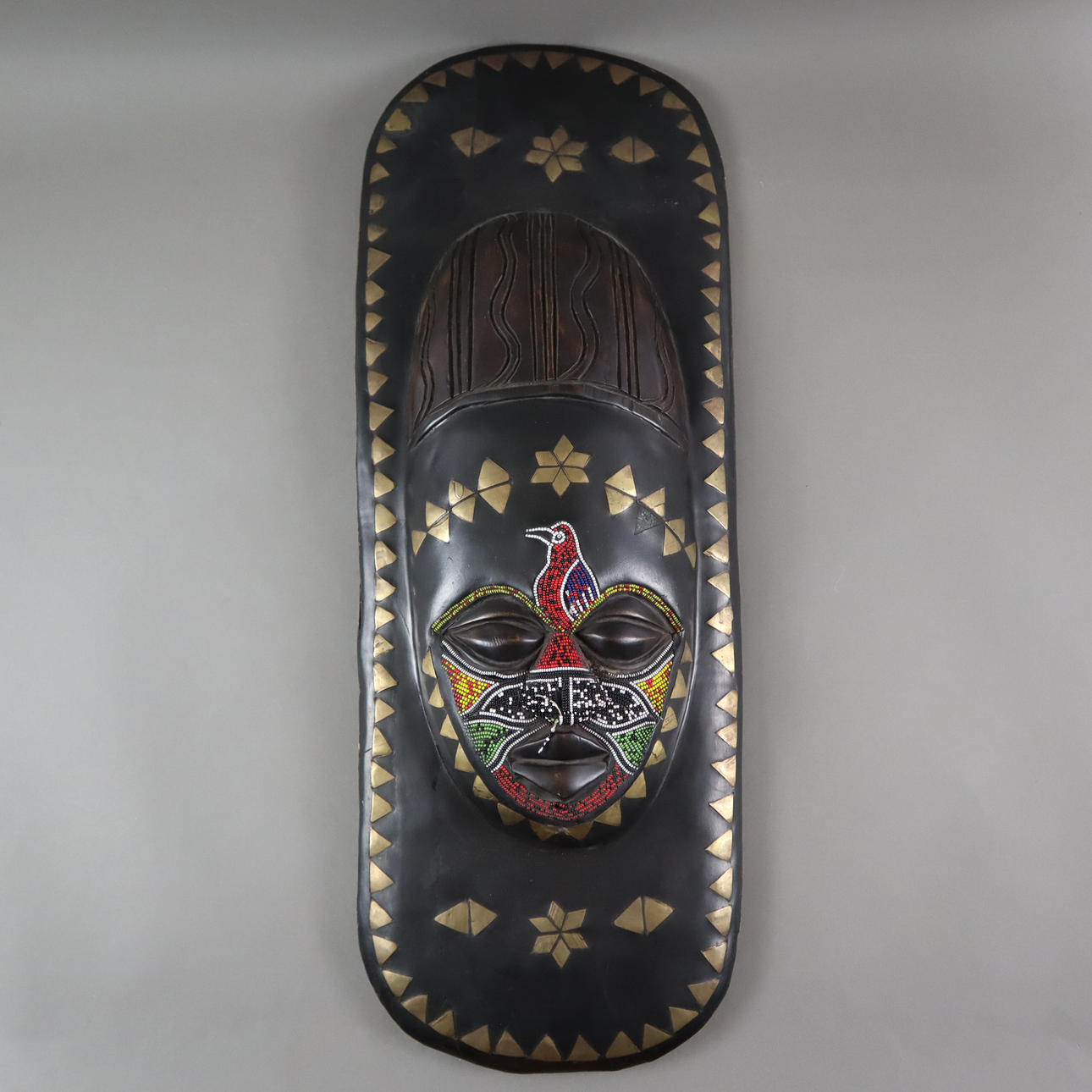 - KING MASK - Ghana, trä/glaspärlor.