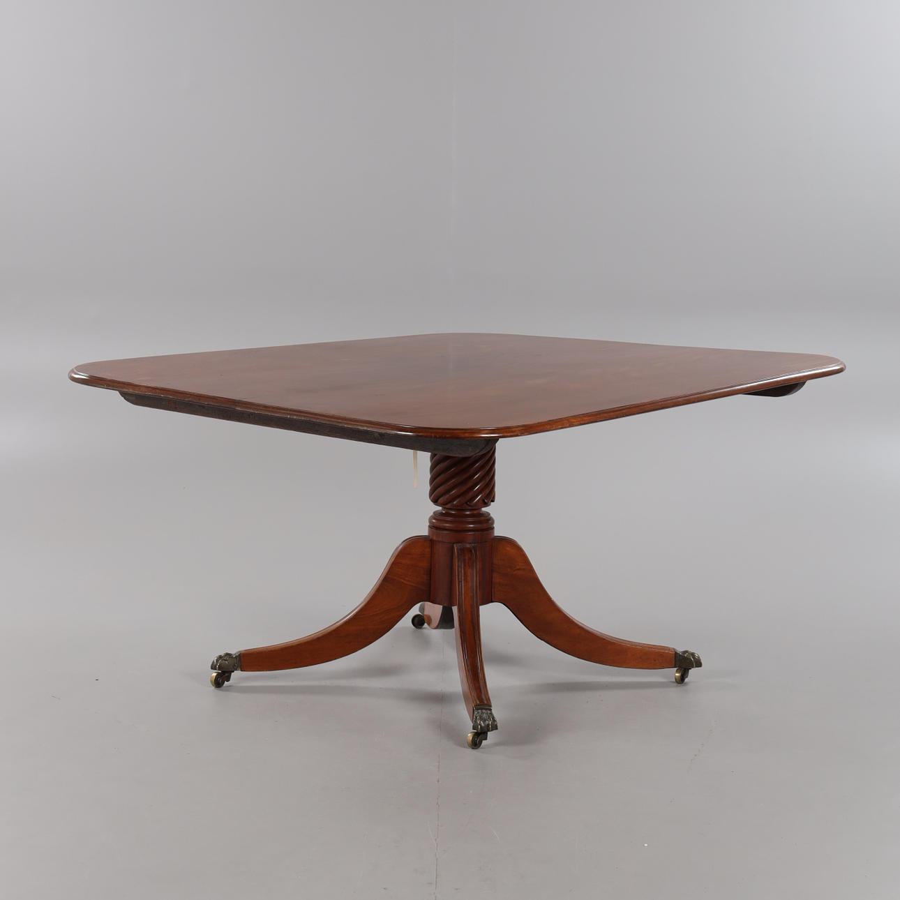 DINING TABLE, England, so-called Breakfast Table, Regency, 19th century.