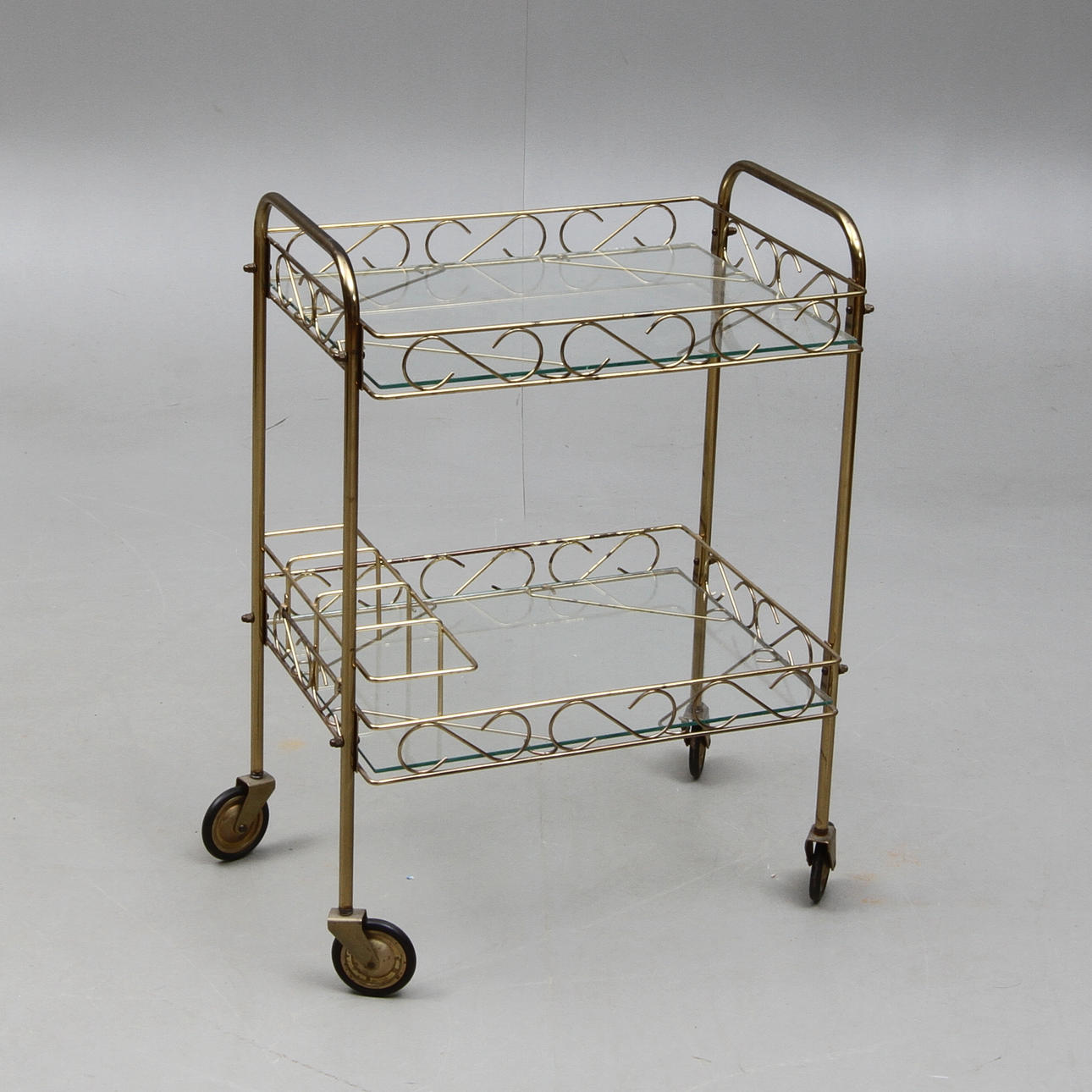 SERVERINGSVAGN, 1900-talets slut.