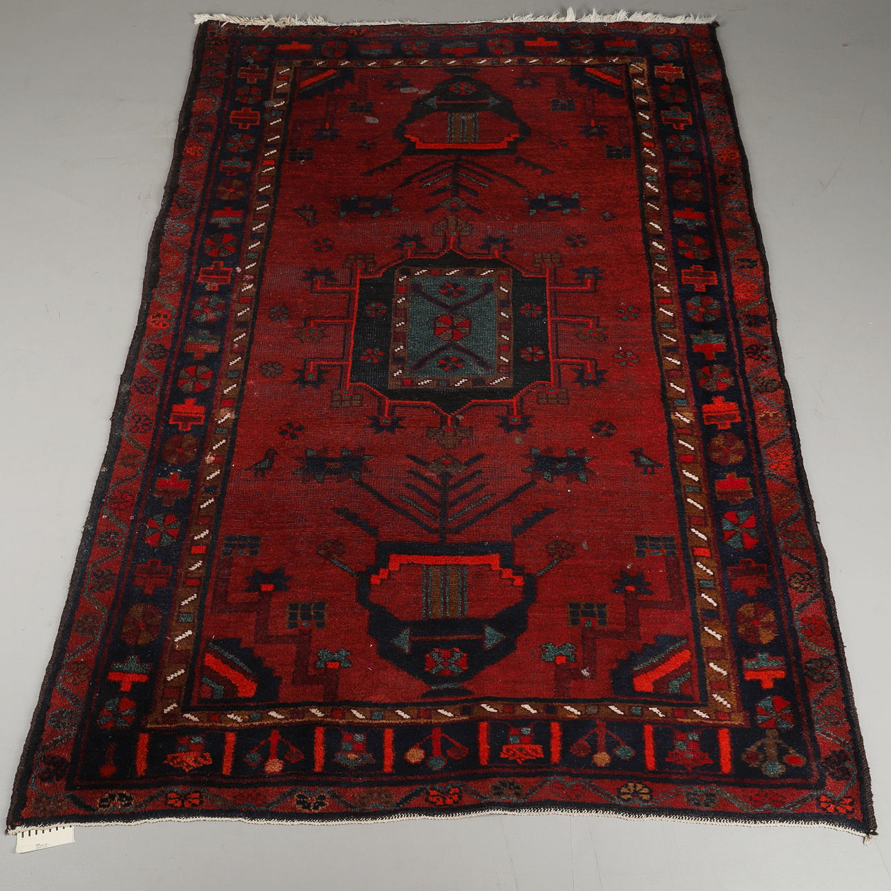 UNA ALFOMBRA SHIRAZ MODERNA.