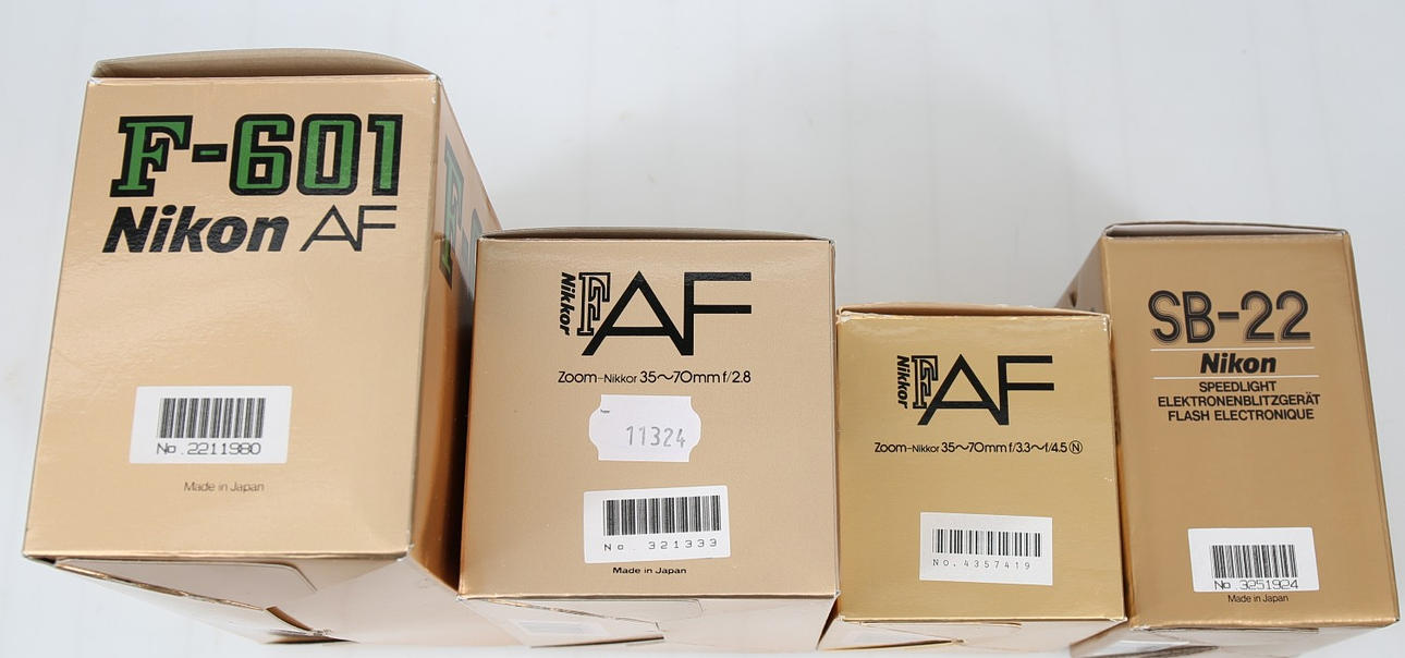 CÁMARA, OBJETIVO Y FLASH, 4 partes, Nikon y Nikkor.