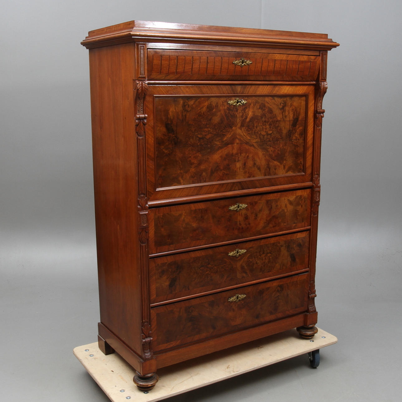 CHIFFONJE, 1800-talets andra hälft.