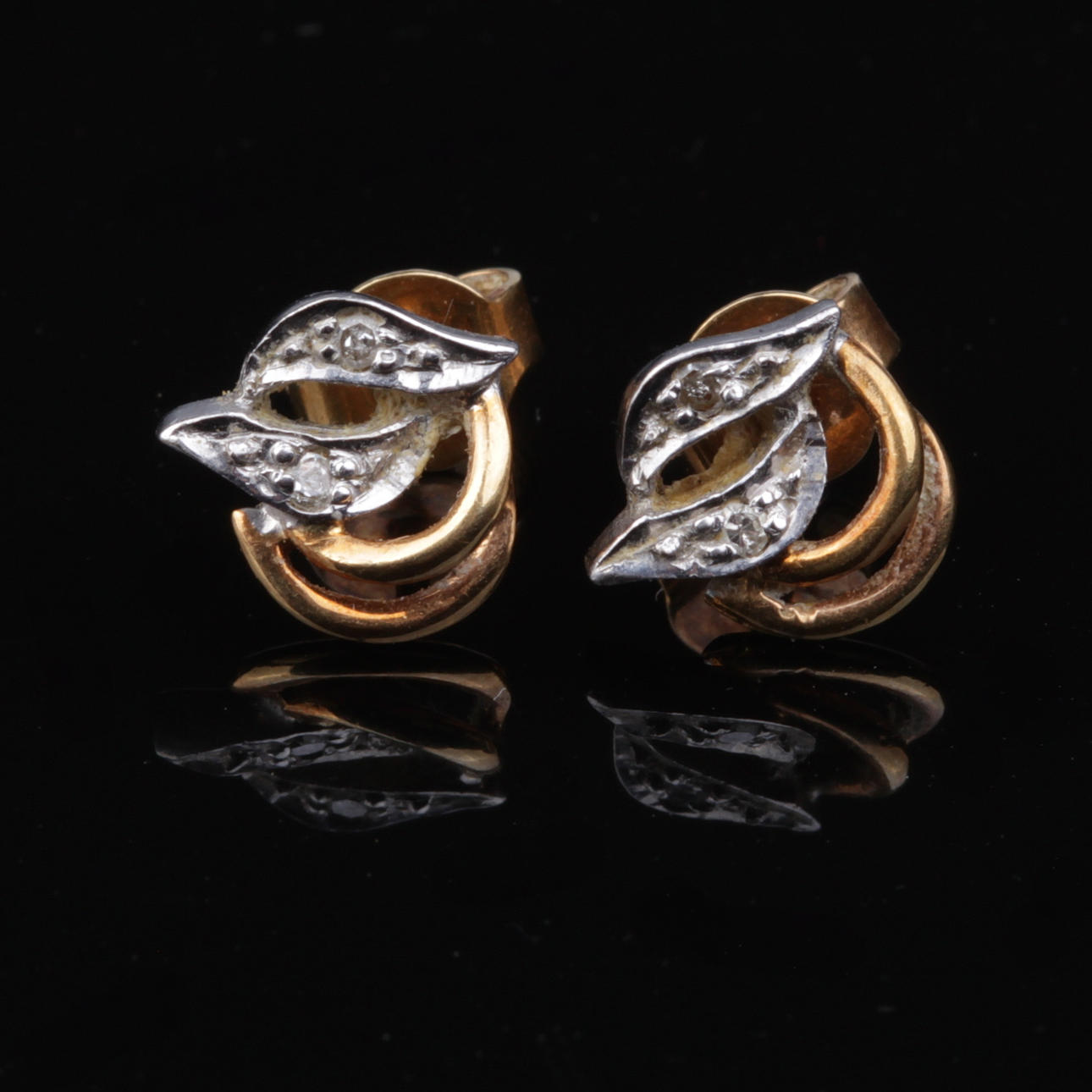 ÖRHÄNGEN, med diamanter, ett par, 18k guld/vitguld, vikt ca 2,16 gram.