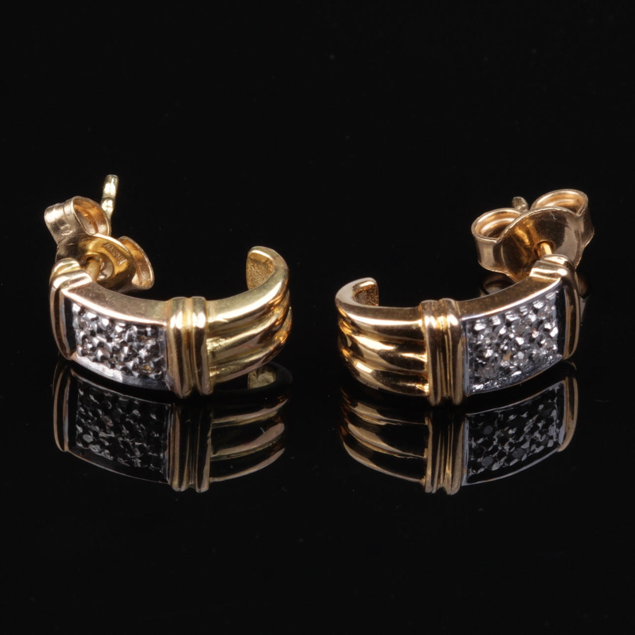 ÖRHÄNGEN, med diamanter, ett par, 18k guld, vikt ca 3,36 gram.