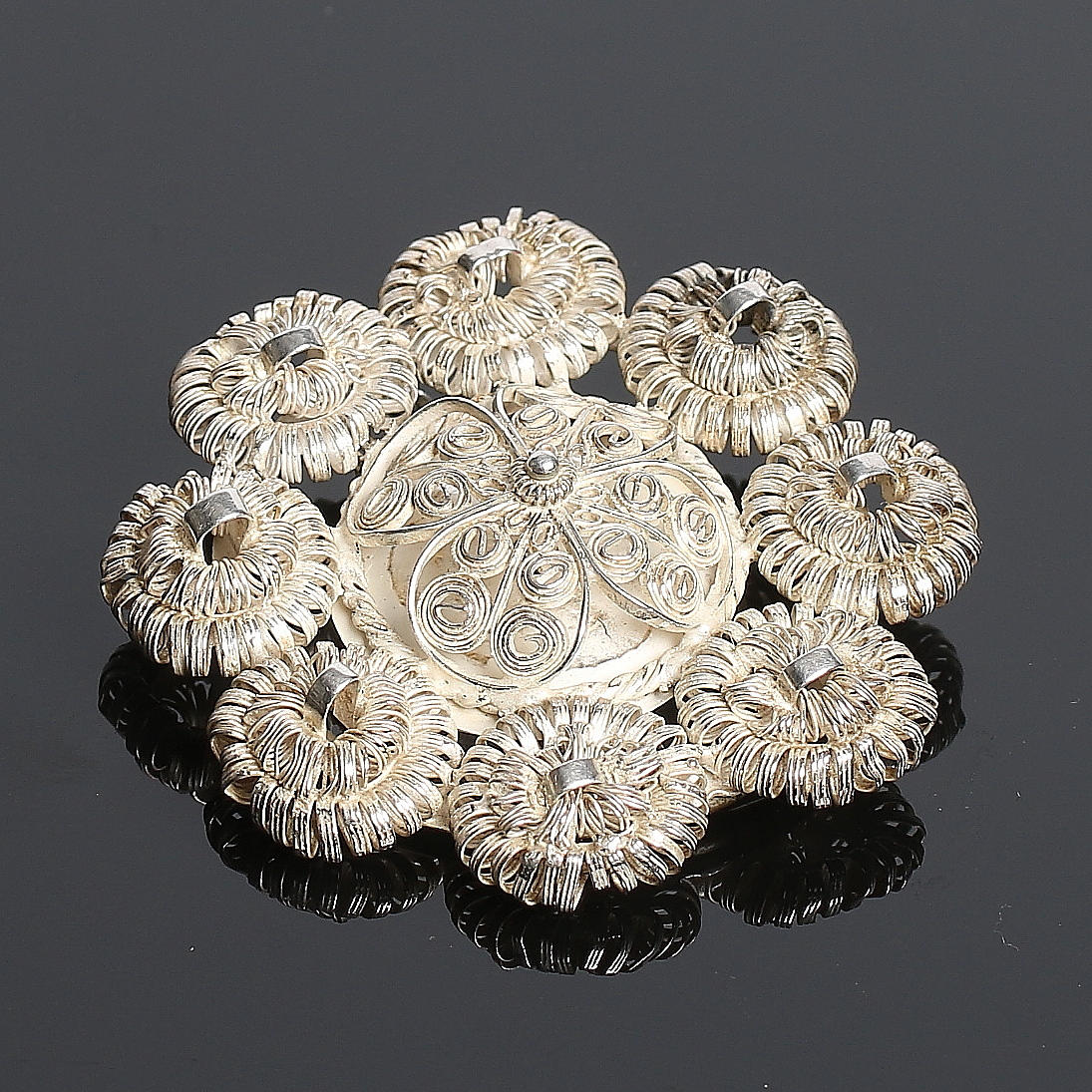 BROSCH, silver, filigranarbete, Carl Wilhelm Schmidt. C.V.S. Ragunda. 1884.