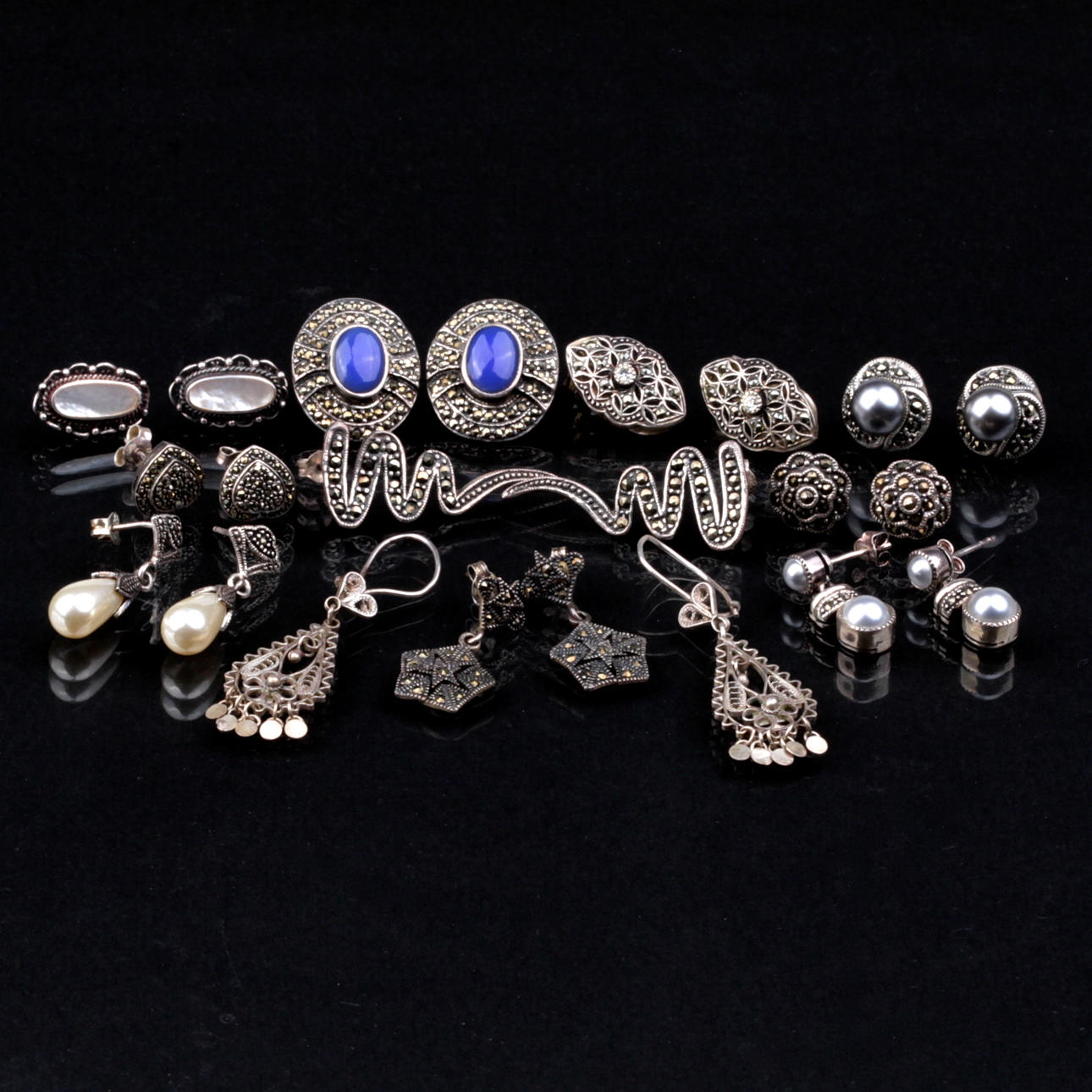 ÖRHÄNGEN, med stenar och pärlor, 11 par, silver, 1900-tal.