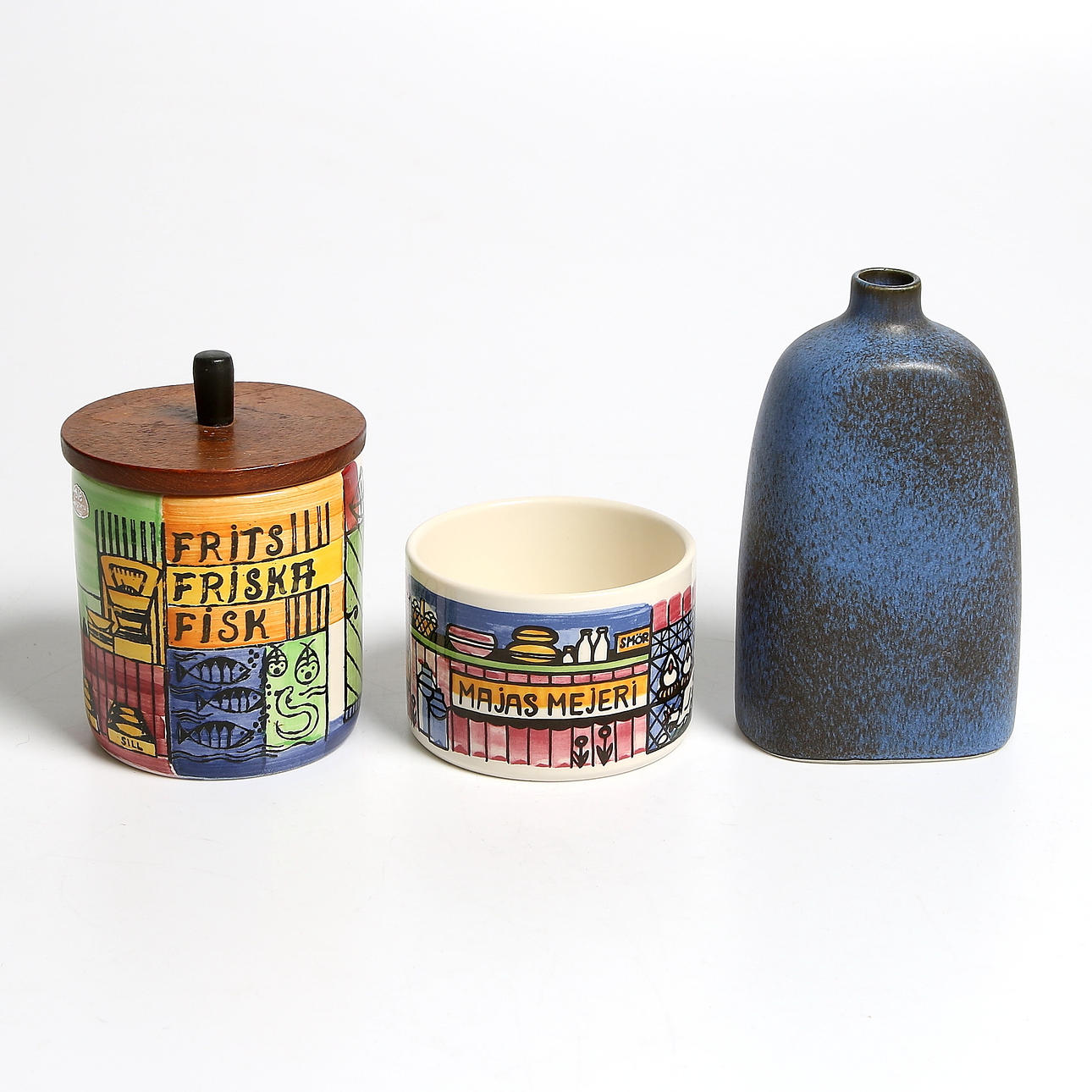 BURKAR samt VAS, flintgods och teak, bl.a. "Frits Friska Fisk", Vår Lilla Stad, Anita Nylund, Jie, 1950-tal.