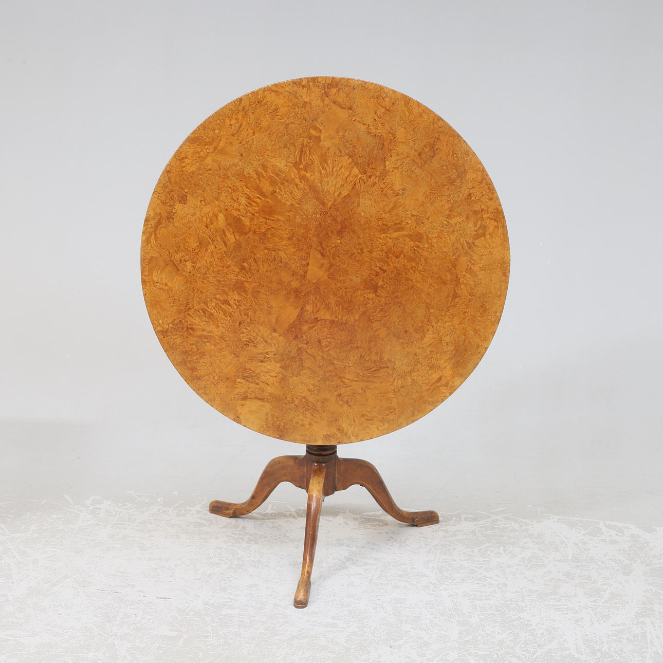 FOLDING TABLE, root root veneer, late 19th century.