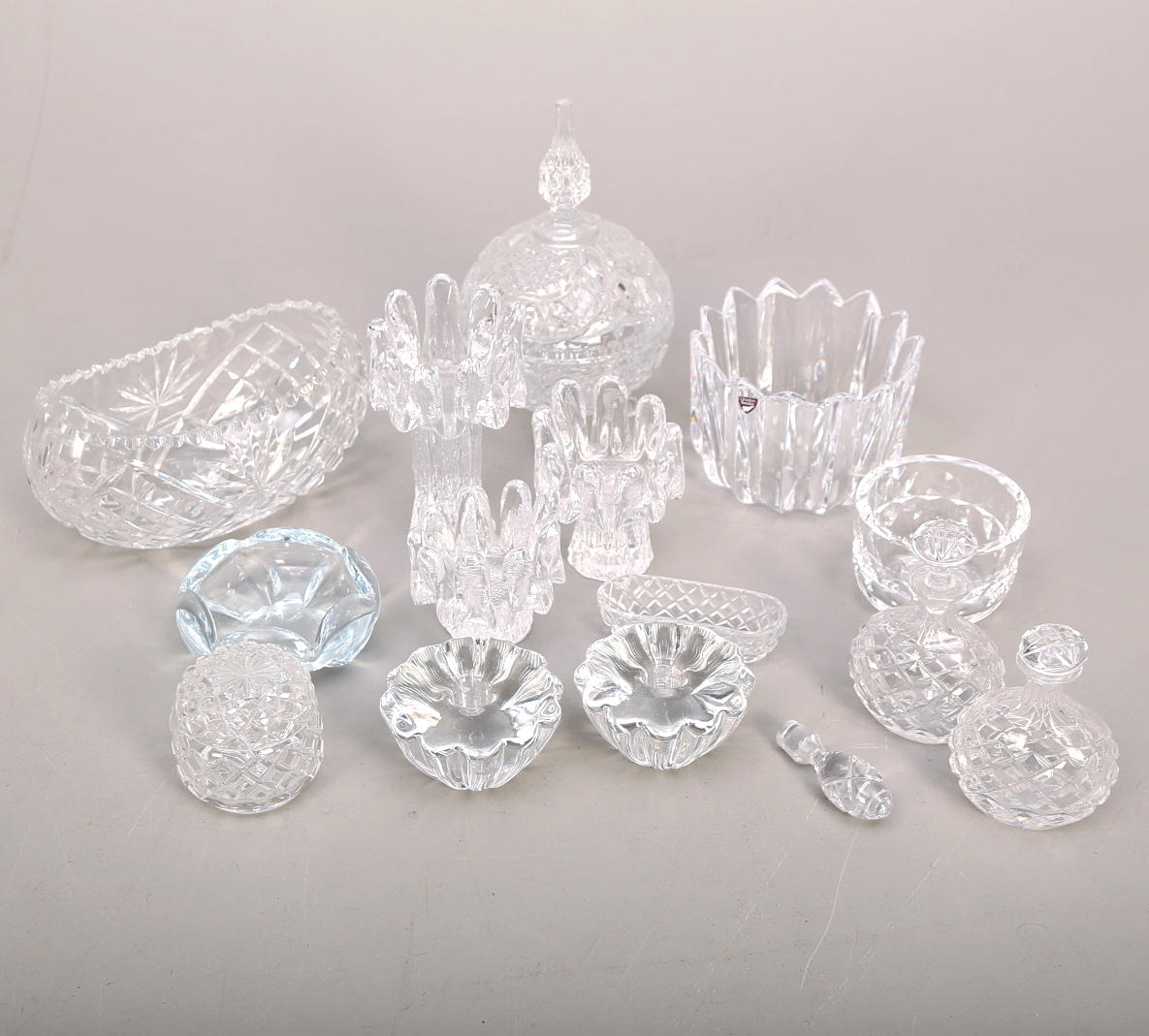 GLASFÖREMÅL 15 st, bland annat Orrefors.