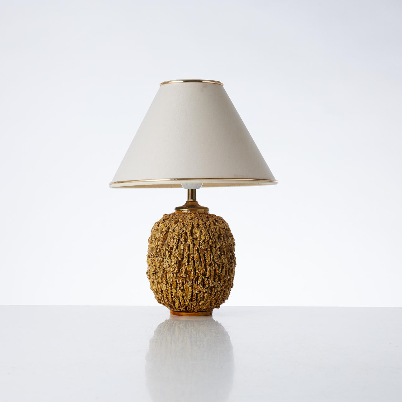 GUNNAR NYLUND. Bordslampa, chamotte, Rörstrand.