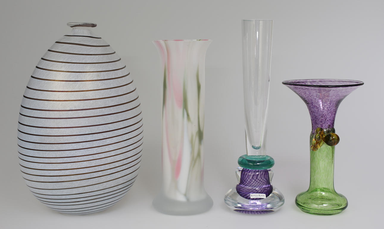 GLASFÖREMÅL, 4 stycken Kosta-Boda.