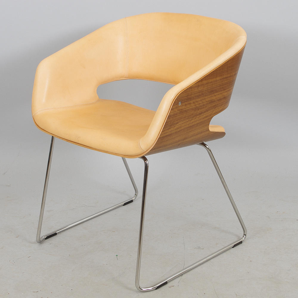 STOL, skinn/formpressat trä med kromunderrede.