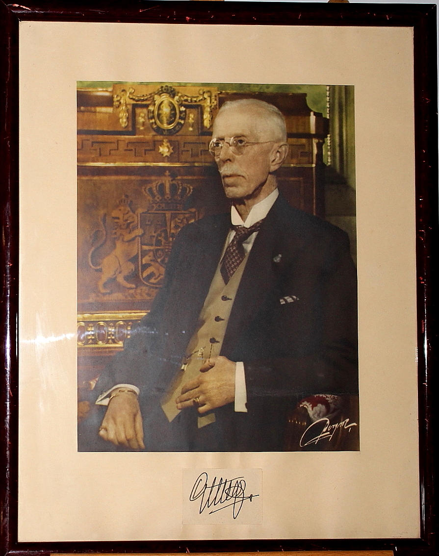 PORTRÄTT, Gustav V, signerad av kungen.