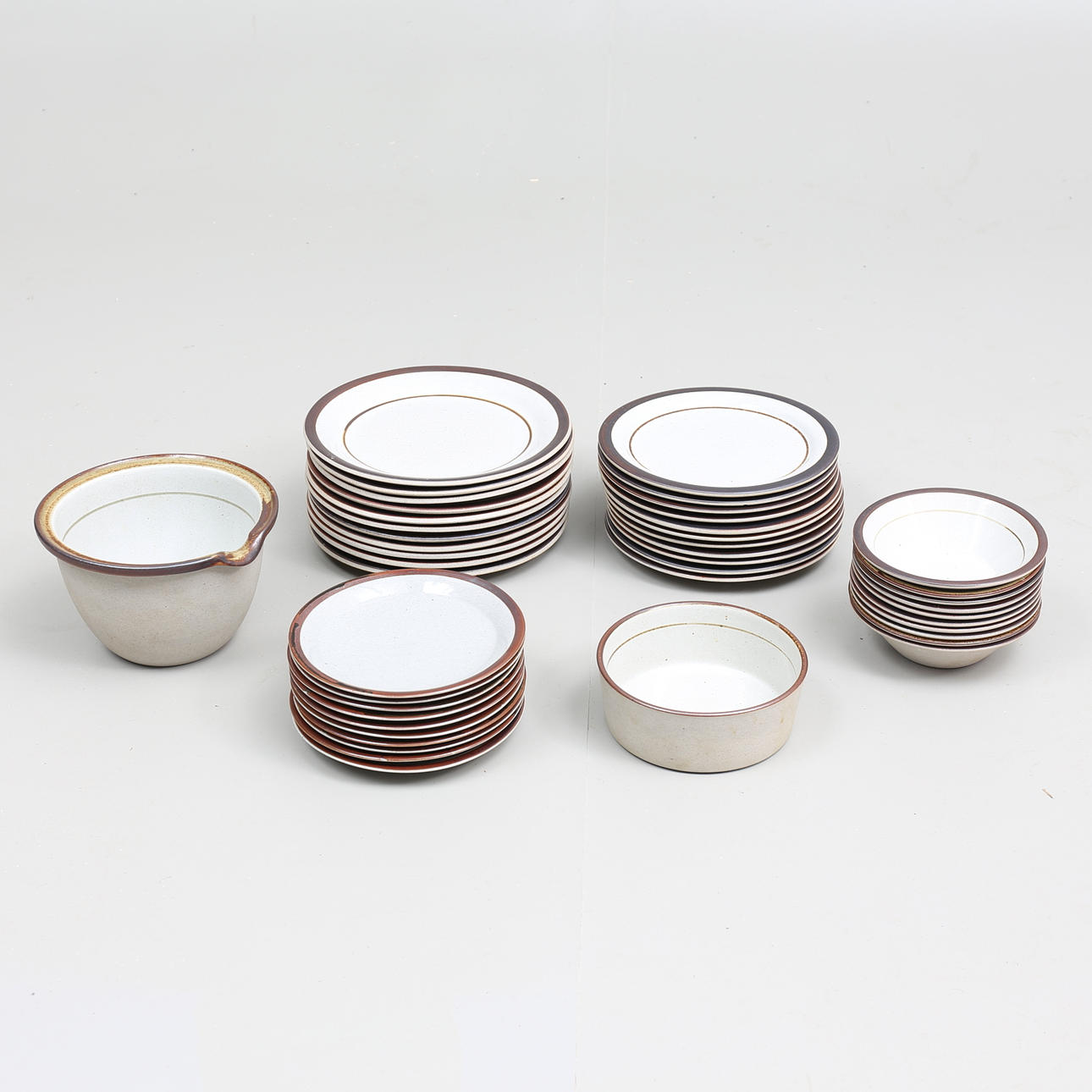 MATSERVIS (44), stengods, "Munkestellet", Knabstrup, Danmark.